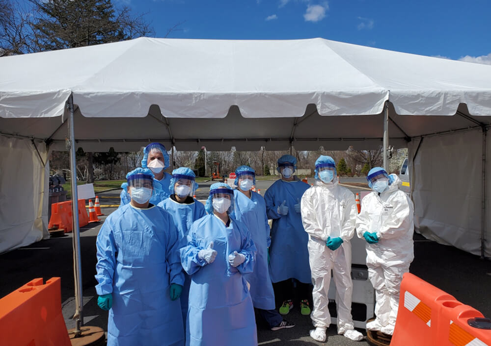 TouroCOM students volunteer at New Bridge testing site